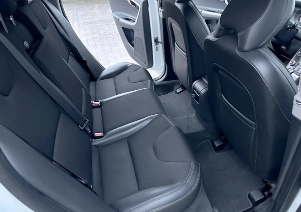 Volvo XC 60 cena 79999 przebieg: 122000, rok produkcji 2016 z Jedlina-Zdrój małe 56